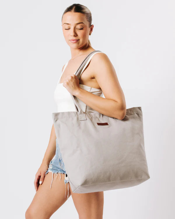 SAND CLOUD Reef Turtles Beach Tote