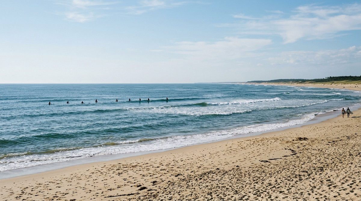 surfeurs au loin espaces au line-up, placement en surf, cote landaise