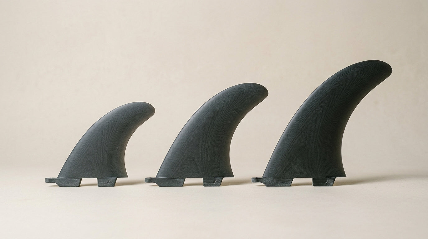 Trois tailles de derives de surf S M L cote a cote